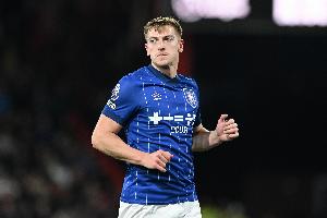 九游体育-记者：切尔西计划在世俱杯前补强，引进一名右脚左边锋和一名中锋