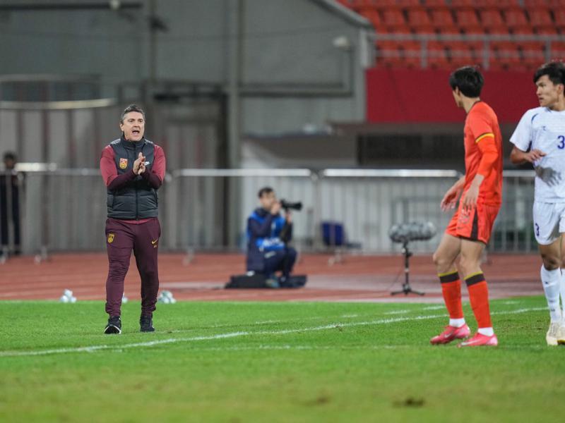 带队创造历史的安东尼奥及格了吗？他的表现像极了国足前任主教练